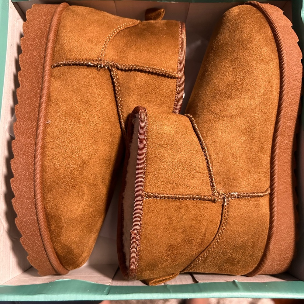 Mini boots